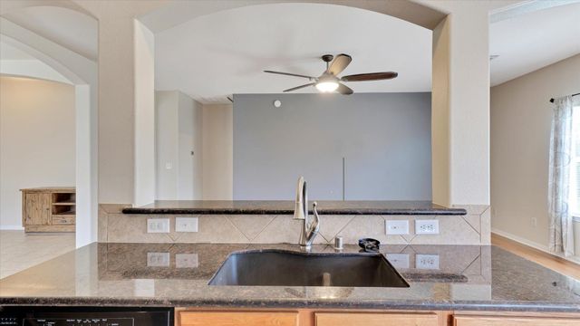 8614 W Highlands Crossing, Highlands, TX 77562