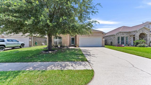 8614 W Highlands Crossing, Highlands, TX 77562