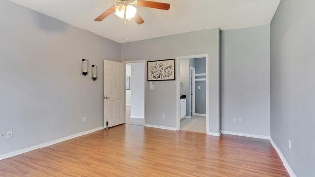 8614 W Highlands Crossing, Highlands, TX 77562