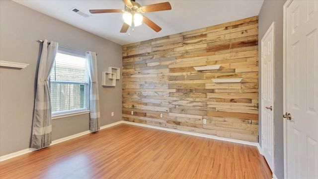 8614 W Highlands Crossing, Highlands, TX 77562
