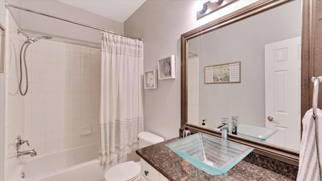 8614 W Highlands Crossing, Highlands, TX 77562
