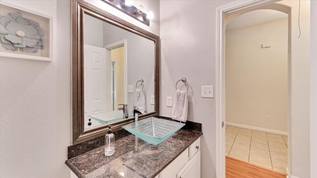 8614 W Highlands Crossing, Highlands, TX 77562