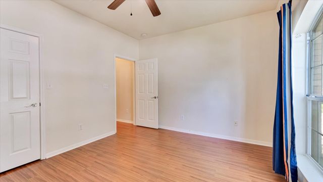 8614 W Highlands Crossing, Highlands, TX 77562