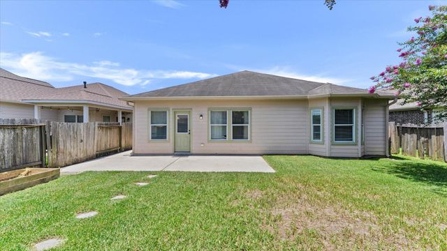 8614 W Highlands Crossing, Highlands, TX 77562