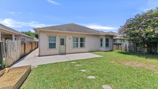 8614 W Highlands Crossing, Highlands, TX 77562