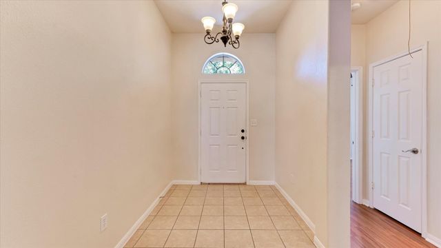 8614 W Highlands Crossing, Highlands, TX 77562