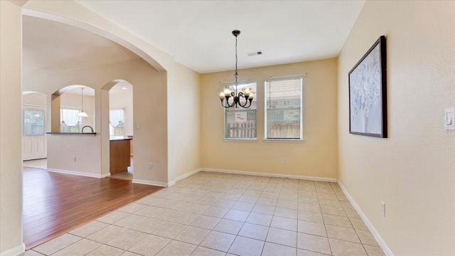 8614 W Highlands Crossing, Highlands, TX 77562