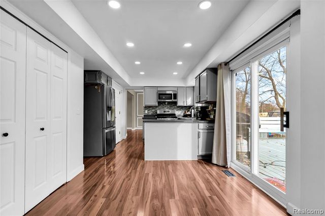 648 Lansdowne Drive, Westland, MI 48185