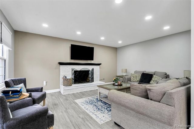 648 Lansdowne Drive, Westland, MI 48185