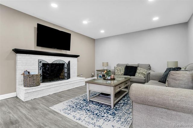 648 Lansdowne Drive, Westland, MI 48185