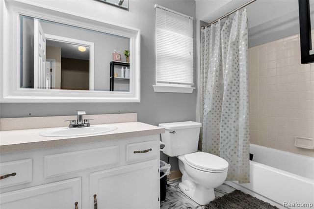 648 Lansdowne Drive, Westland, MI 48185