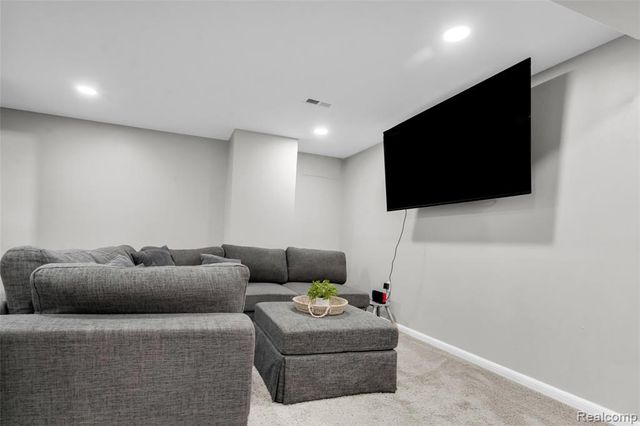 648 Lansdowne Drive, Westland, MI 48185