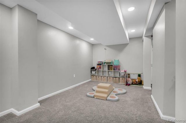 648 Lansdowne Drive, Westland, MI 48185