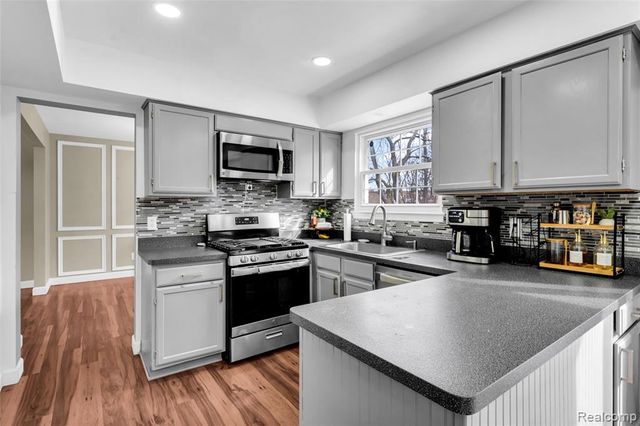 648 Lansdowne Drive, Westland, MI 48185