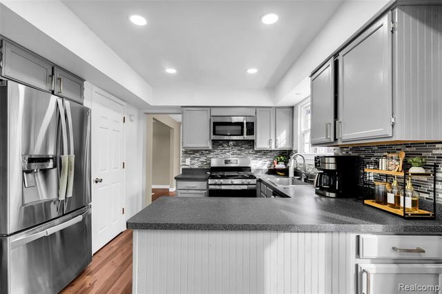 648 Lansdowne Drive, Westland, MI 48185