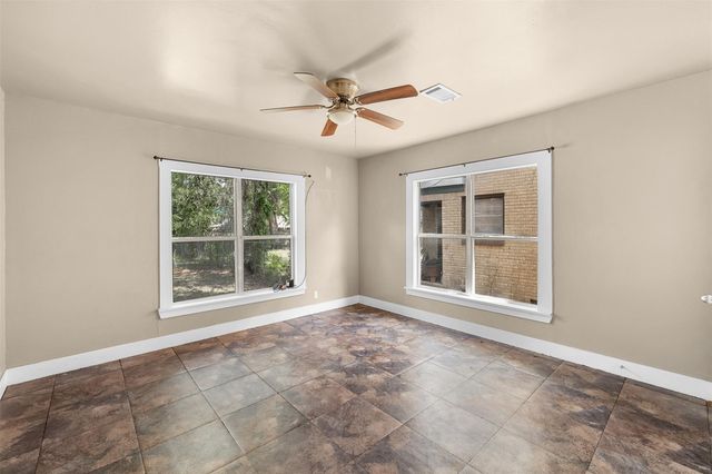 703 Cedar Street, Hearne, TX 77859