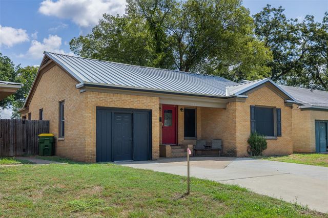 703 Cedar Street, Hearne, TX 77859