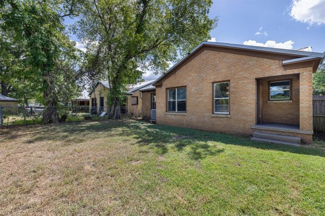 703 Cedar Street, Hearne, TX 77859