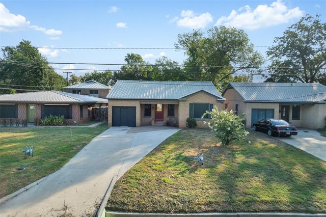 703 Cedar Street, Hearne, TX 77859