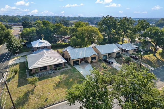 703 Cedar Street, Hearne, TX 77859