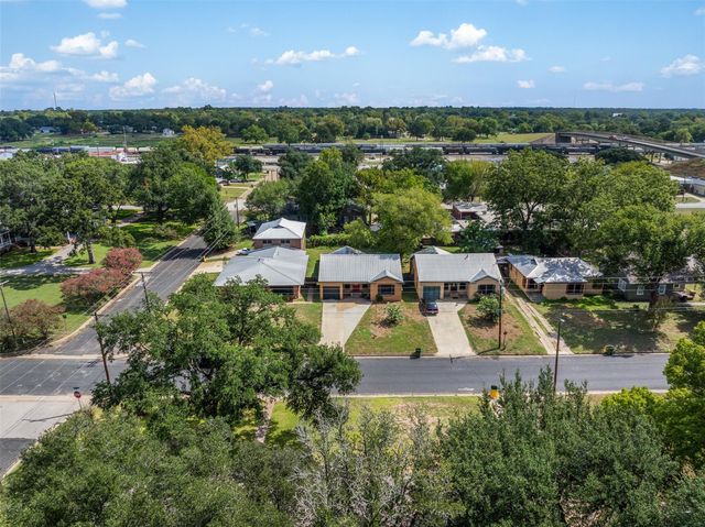 703 Cedar Street, Hearne, TX 77859