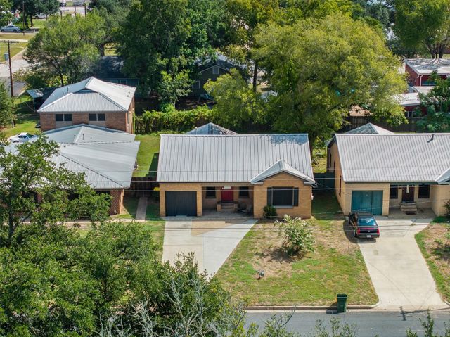 703 Cedar Street, Hearne, TX 77859
