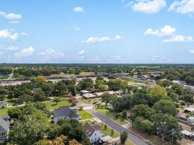 703 Cedar Street, Hearne, TX 77859