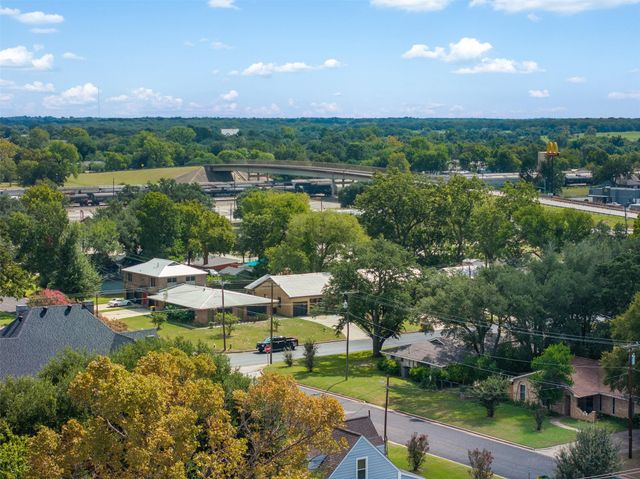 703 Cedar Street, Hearne, TX 77859