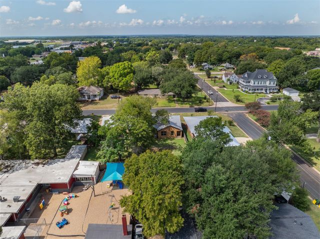 703 Cedar Street, Hearne, TX 77859