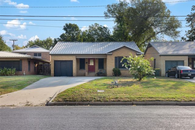 703 Cedar Street, Hearne, TX 77859