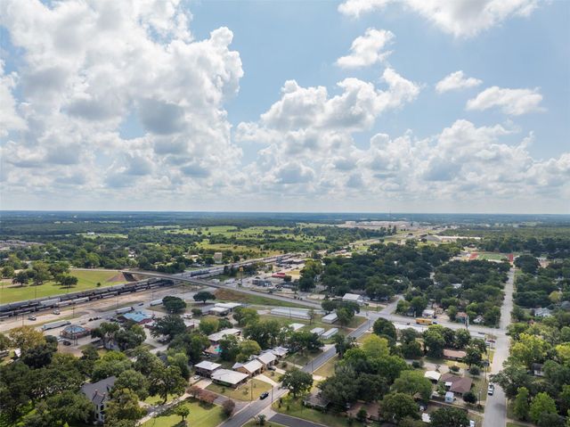 703 Cedar Street, Hearne, TX 77859