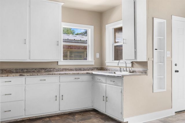 703 Cedar Street, Hearne, TX 77859