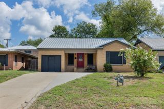 703 Cedar Street, Hearne, TX 77859