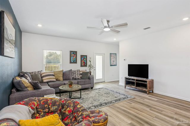 6654 Sun Tree Cir, Pensacola, FL 32526