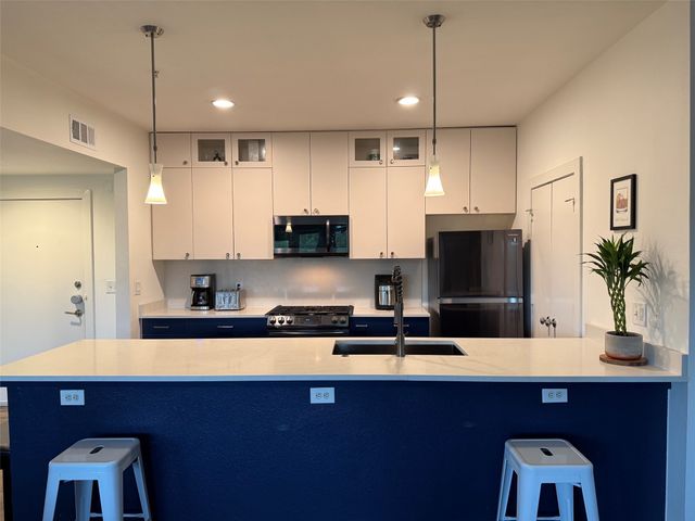 4108 Office Parkway 303, Dallas, TX 75204