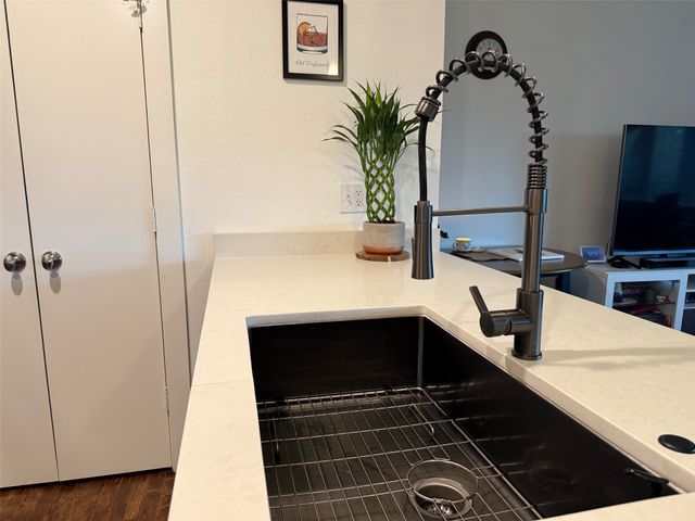 4108 Office Parkway 303, Dallas, TX 75204