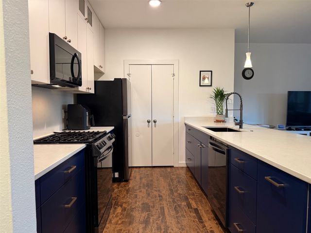 4108 Office Parkway 303, Dallas, TX 75204