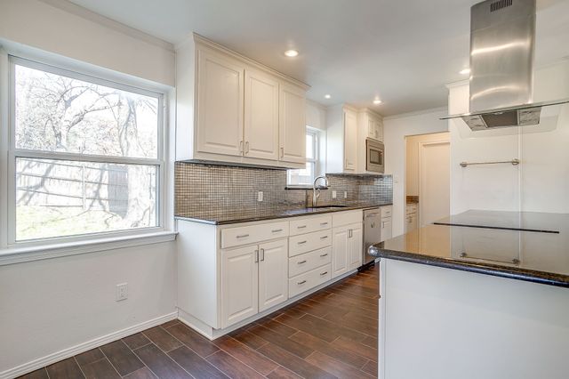 2017 Garden Oaks Drive, Arlington, TX 76012