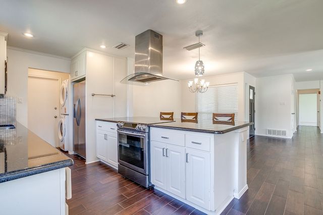 2017 Garden Oaks Drive, Arlington, TX 76012