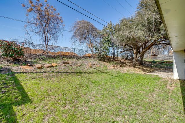 2017 Garden Oaks Drive, Arlington, TX 76012