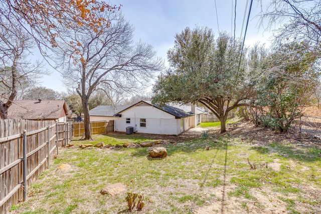 2017 Garden Oaks Drive, Arlington, TX 76012