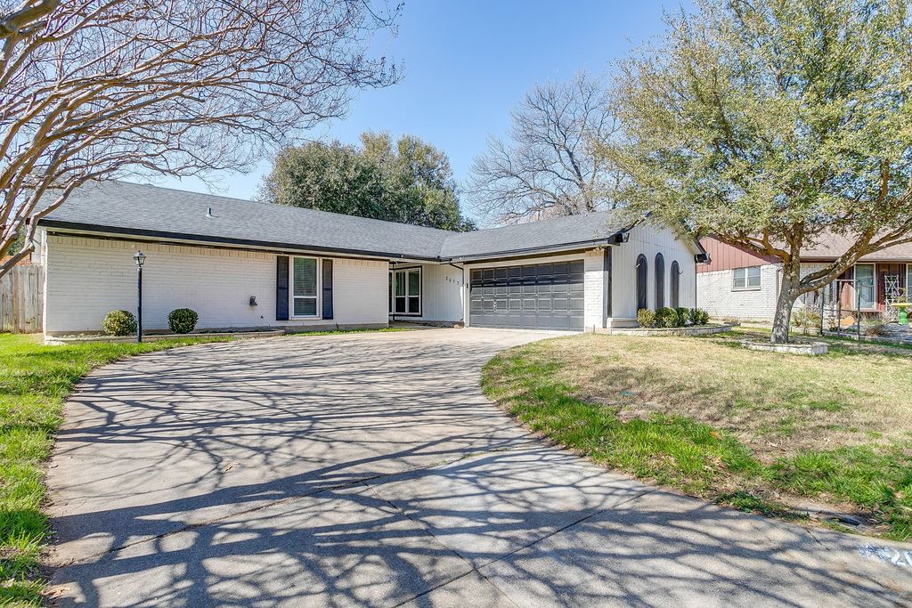 2017 Garden Oaks Drive, Arlington, TX 76012