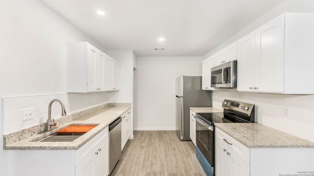 9347 Lands Point, San Antonio, TX 78250