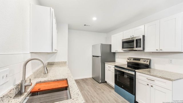 9347 Lands Point, San Antonio, TX 78250