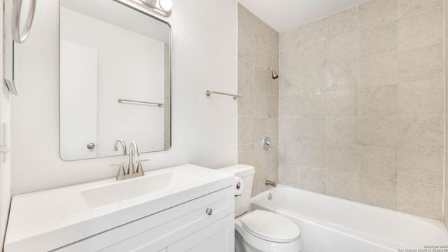 9347 Lands Point, San Antonio, TX 78250