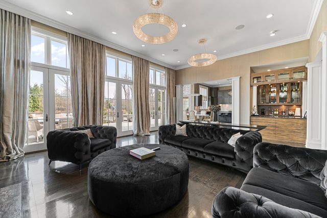 1755 Sunnyside Avenue, Highland Park, IL 60035