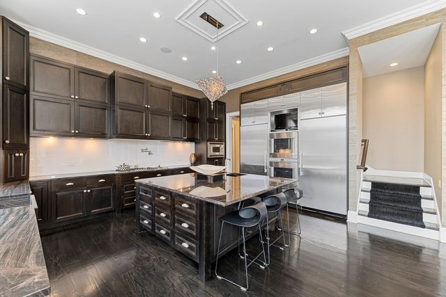 1755 Sunnyside Avenue, Highland Park, IL 60035