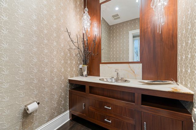 1755 Sunnyside Avenue, Highland Park, IL 60035