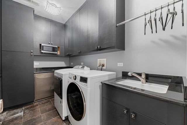 1755 Sunnyside Avenue, Highland Park, IL 60035