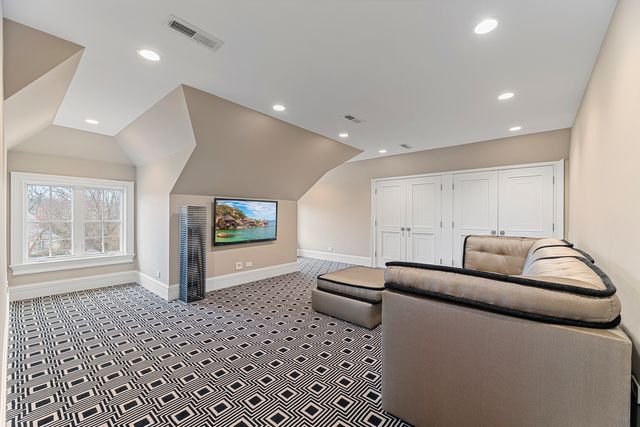 1755 Sunnyside Avenue, Highland Park, IL 60035